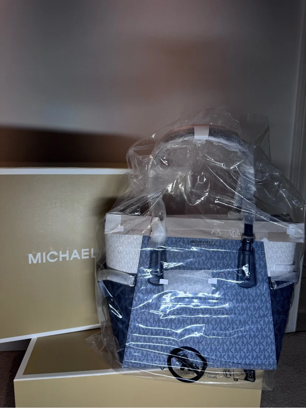 Brand New Michael Kors Handbag - Gift Ready!